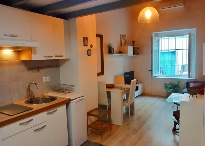 Buhardilla Cruz Vieja * جيريز